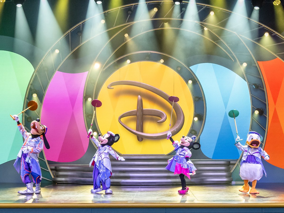 DtimesJP's tweet photo. 東京ディズニーランド「The D-Groovationz4 Live: Happy! Funky! Groovy! Tour」
ミッキー、ミニー、ドナルド、グーフィーによるマイクスタンドパフォーマンスも☆
https://t.co/kVD0DruKzs https://t.co/y63qAIONro
