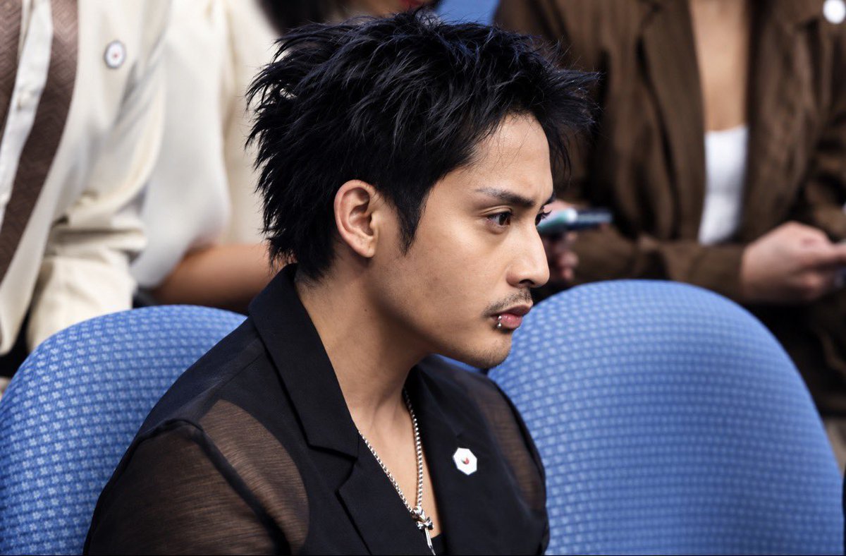 grafibiblio's tweet photo. Khino, sitting at the court thinking if itutuloy niya pa yung annulment 😭
Charot! 🤣 https://t.co/gF3pNnZNtc