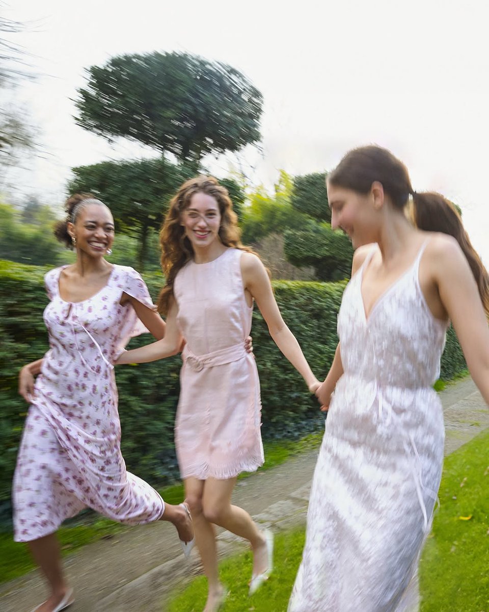 josefreire6's tweet photo. Experience pastel motion and sparkling sequins for carefree joy. Party dresses crafted to make you feel beautifully alive, twirling in each blurred moment. https://t.co/SBQMHuVbZo