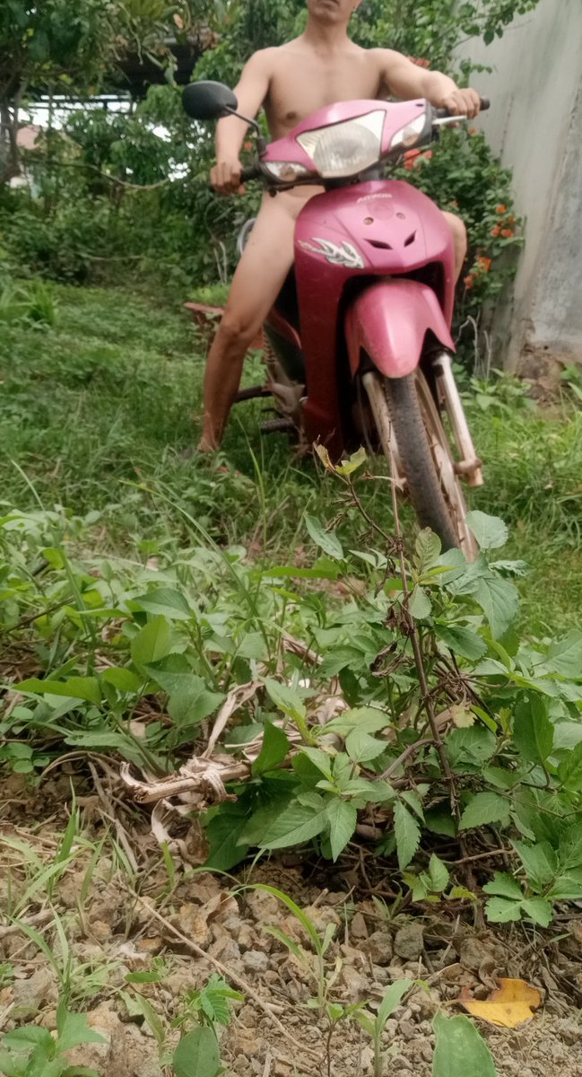 Dragon_6576's tweet photo. Đi làm khi gần đến r���y là nude! https://t.co/YWipDZbBRq