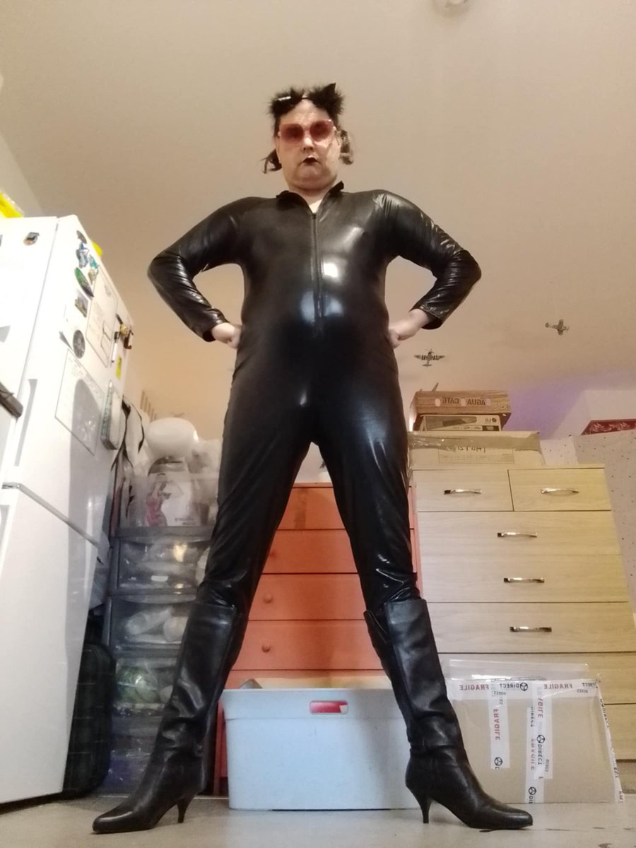 LDraklof's tweet photo. went out n had day from hell yesterday 
.... so staying in today. x https://t.co/ISmfjx1dlK