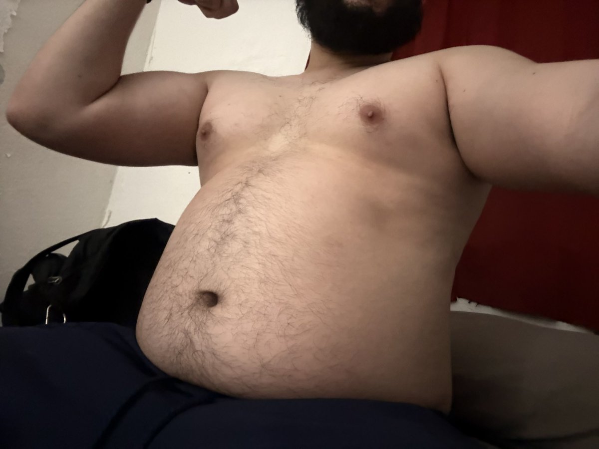 mercurymoo's tweet photo. pump and belly pics

 #grommr #musclechub https://t.co/KMkUFkxeNk