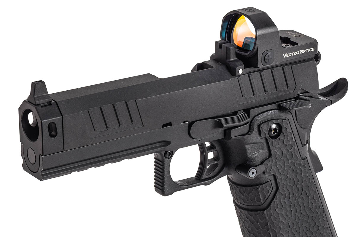 BatonGunsmith's tweet photo. こちらのカッコイイ2011は、27日（日）の第112回Vショー会場にて電撃発表しました、MODIFY × BATON airsoft 共同開発の次期新製品 Tyrant 2011C-JP CO2GBB でございます。
ショートコンプをシャーシ先端に固定したスタイルと、限界まで高く握れる新規デザインのグリップは、実銃の世界で流行りのスタイルですよね。
さらに、一体型リアサイトを備えた専用設計のマウントベースと背の高いフロントサイトをセットで別売いたします。
これまでありそうで無かった、本格的な2011系オプティクスレディハンドガン。しかもCO2仕様で俊敏なリコイルが楽しめる Tyrant 2011C-JP CO2GBB は、12月発売を目指して鋭意開発中です。
どうか楽しみにお待ちくださいませ！