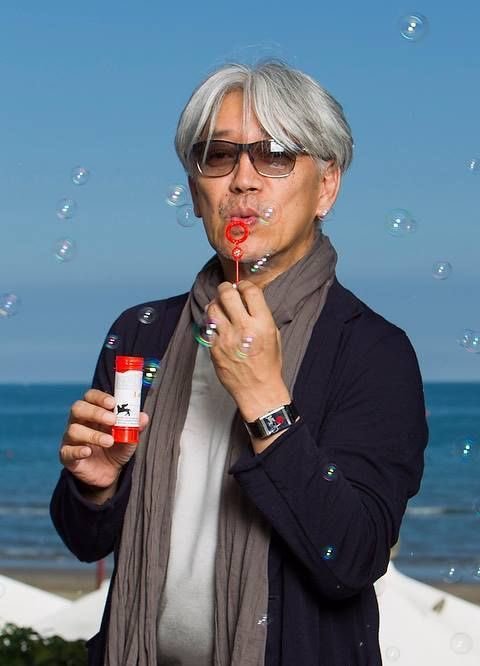 mThzHJkD2447526's tweet photo. かっこいい教授を一枚｡かっこいいというか無邪気ですね｡こういう教授もいいものです。 https://t.co/as7lomkb9I