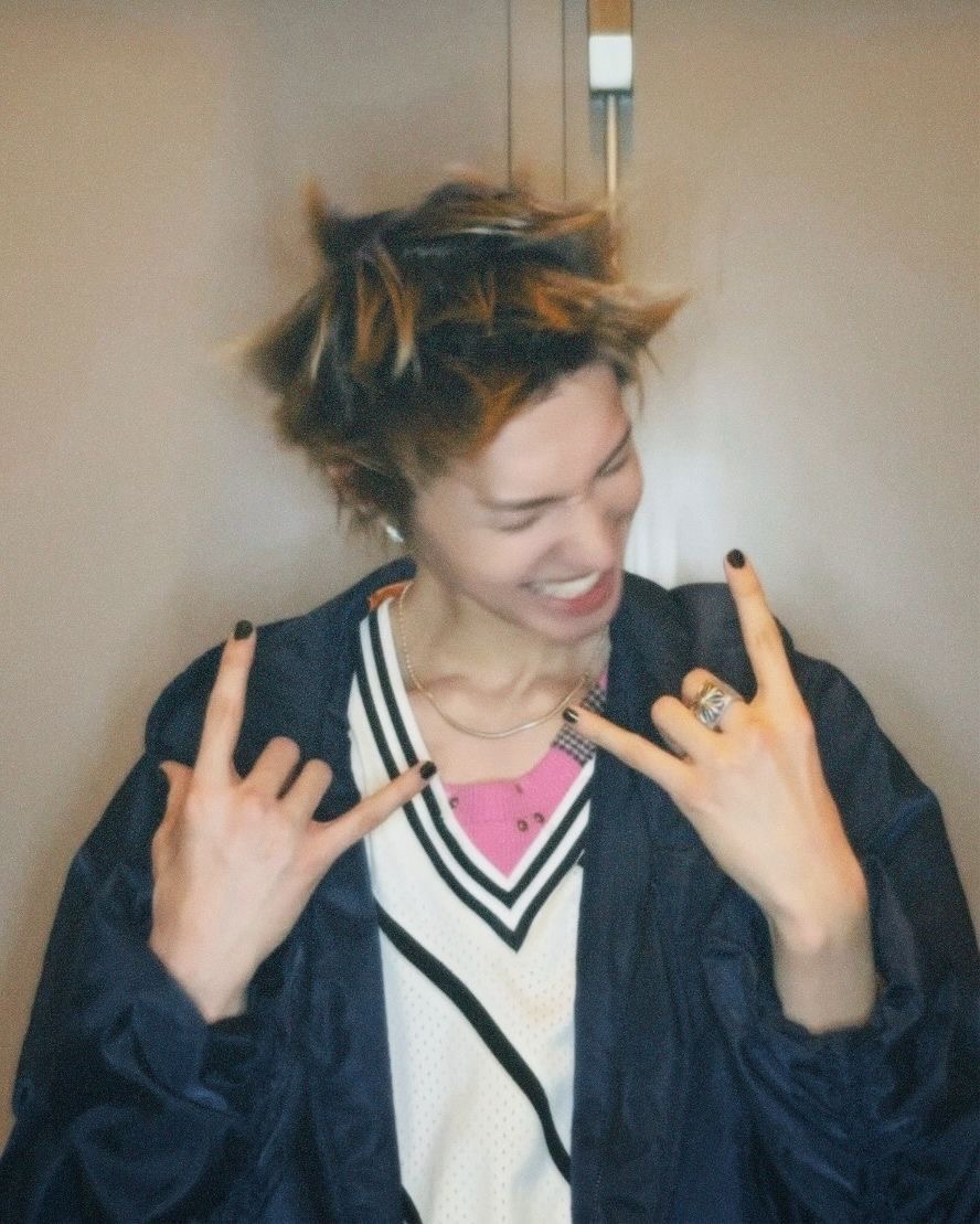 Mtineisa's tweet photo. Missing short hair/spikytin a little extra today😢🧡 https://t.co/9t2n2L9wgH