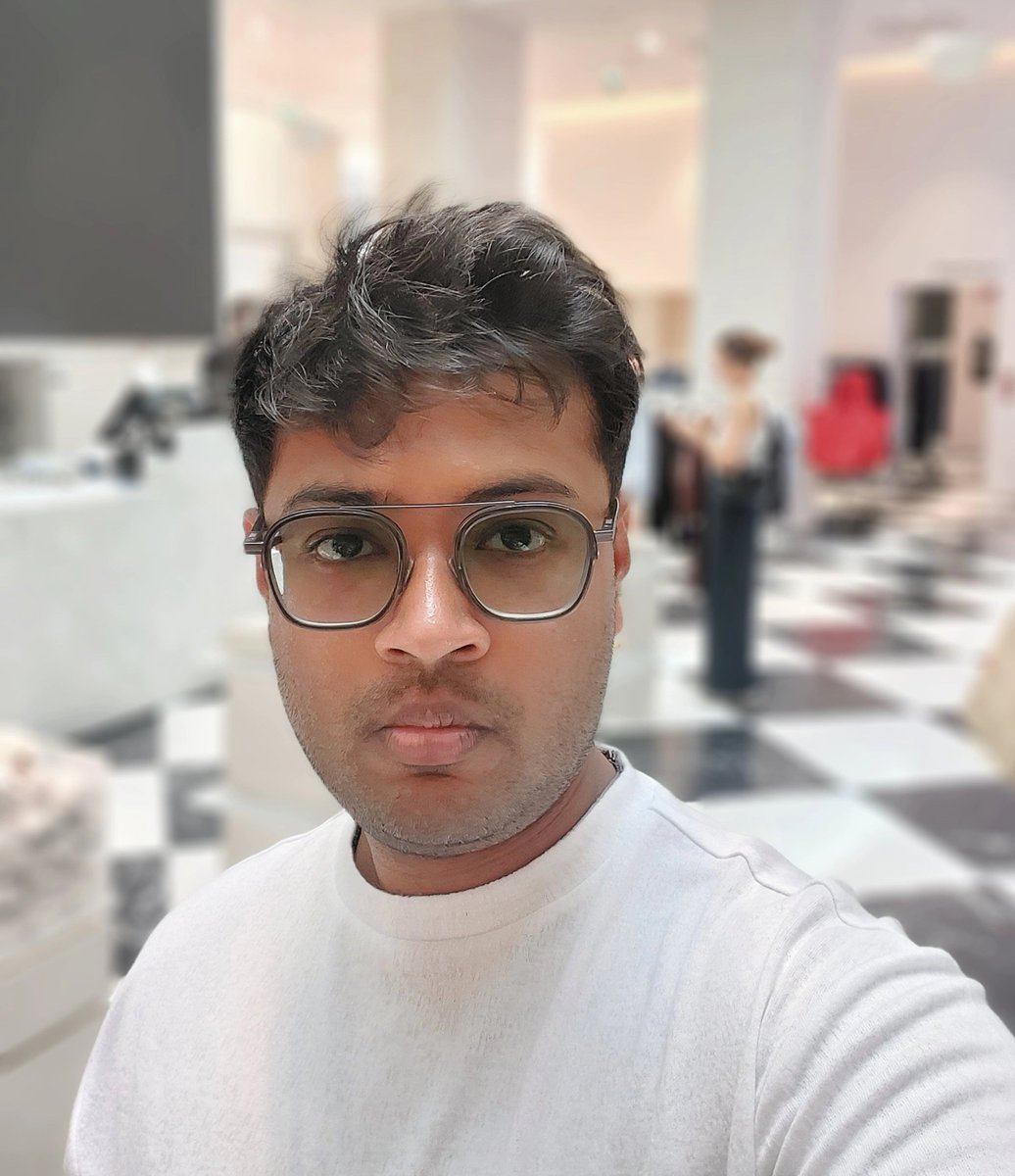 Devvora15's tweet photo. I'm 23.  

Solo Founder and Freelancer

Looking to connect with more builders &amp; creators!

Lets connect mutually 🤝 https://t.co/2t1bc6vMDO