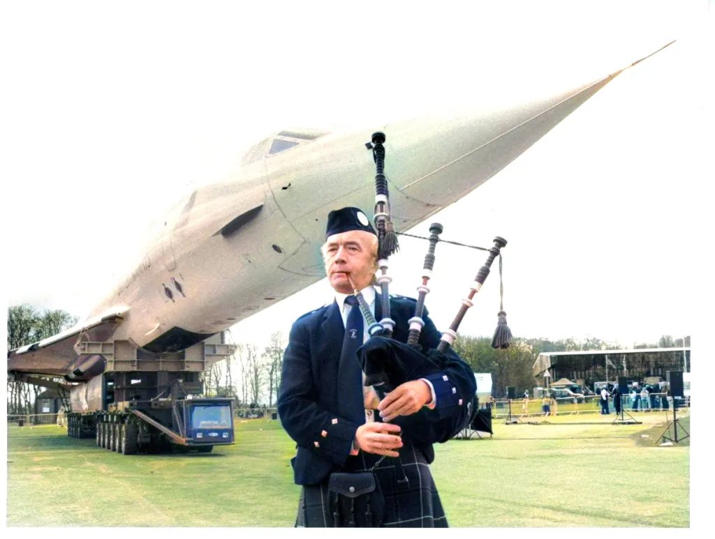 UKBorderWatch's tweet photo. Concorde sailed-then crossed muddy farmland.

In April 2004, British Airways Concorde G-BOAA was not upgraded to fly, so specialists dismantled it for barge transport to East Fortune, near Edinburgh.

Army engineers laid 2,500 panels across farmland; without that 1.7km track, the transporter could not reach the museum.