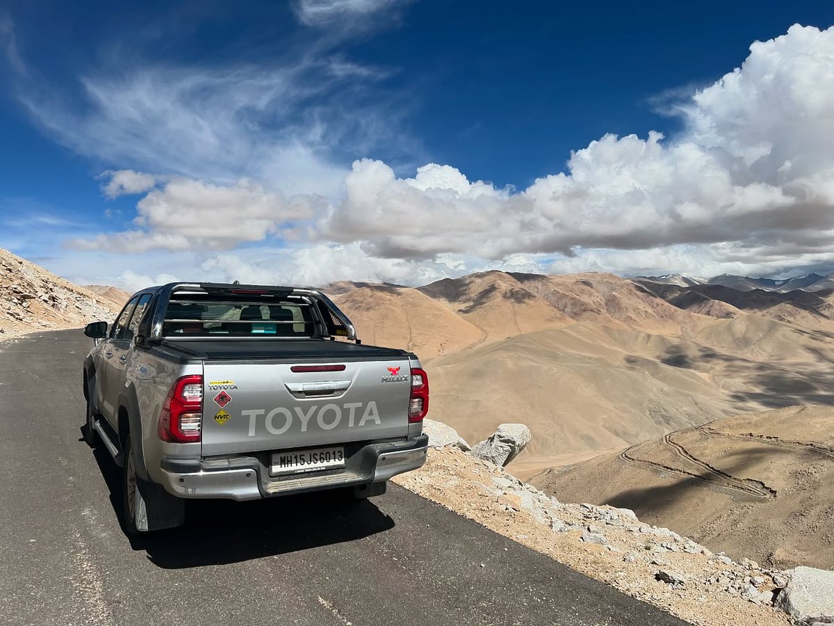 Anki_an7's tweet photo. After driving to Umling La Pass, the world’s highest motorable road, we returned to Hanle via Photila Pass, the world’s 6th highest. Crossing 3 mountains and reaching 18, 124 ft was truly euphoric. https://t.co/XWMukWEFur