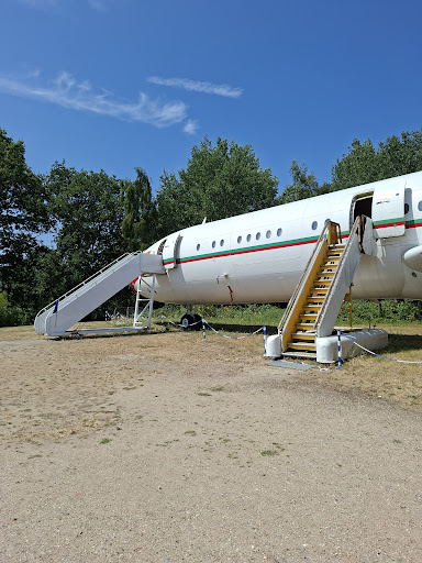 UKBorderWatch's tweet photo. A 92-year-old engineer made her dad’s VC10 years real.

At Brooklands Museum near London, my friend meets the former flight engineer aboard the jet her dad once crewed.

He explains its crowded control panel; rear engines made the cabin unusually quiet.

Precious memories, still speaking.
