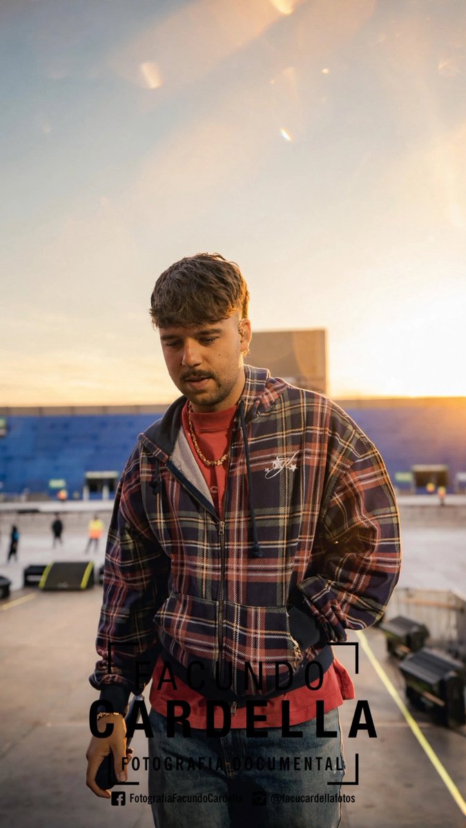 Facu7C's tweet photo. Quevedo en Argentina junto a un poco de ruido , gracias Pedro por tu buena onda y regalarme estos retratos.
iG: 📸 @facucardellafotos https://t.co/Wb8Mut89RV