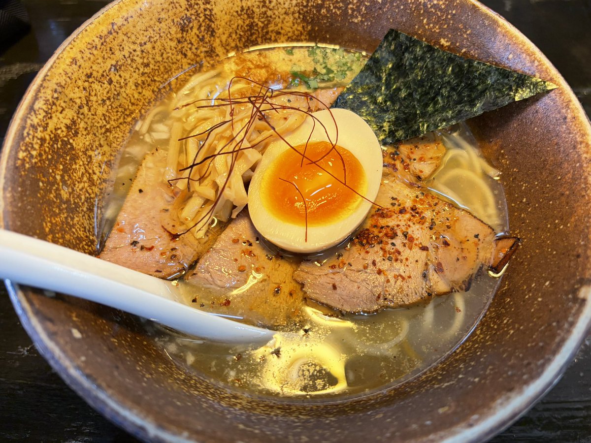 KJ23_22's tweet photo. 塩分を取りたい🍜
塩中華そば/肉増し

#ゴルメシ
#goldenokinawa 
麺神 まるよし本店 https://t.co/d7giB3l506