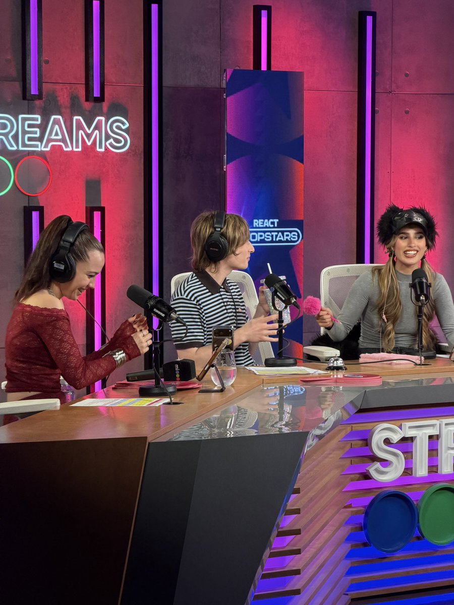 technoalpop_'s tweet photo. @LenaNarvay en el React de PopStars 💖 https://t.co/TKWpCSbmWH