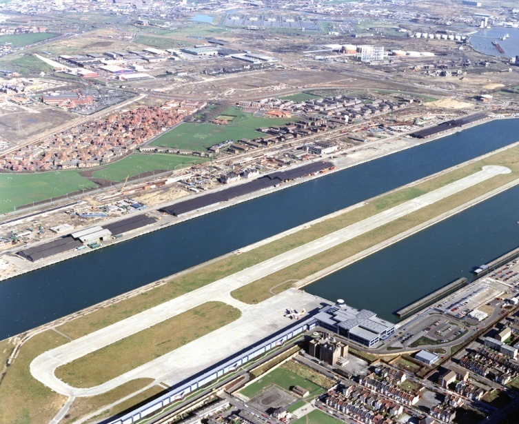 UKBorderWatch's tweet photo. A Dash 7 landed on east London’s closed docks

On 27 June 1982,pilot Harry Gee landed Brymon’s Dash 7, an airliner built for short runways, at Heron Quays to prove a Docklands airport could work.

The plaque remains; London City Airport opened downstream in 1987. https://t.co/bCRfllbhit