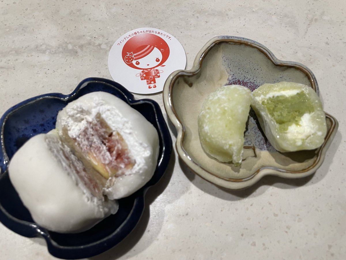 atomickanon's tweet photo. 岐阜駅の養老軒さんでゲットした、いちじくのミルク栗きんとん大福と、岐阜ずんだ大福！
上手く切れないwやわやわふかふかトロトロでした
イチジク味が少なかったのでずんだ優勝
ずんだものにハズレなしだなぁ
豆がこんなに美味しくなるとはねぇ
ずんだは本店とこの店舗のみの限定らしい https://t.co/mLwoix7efA