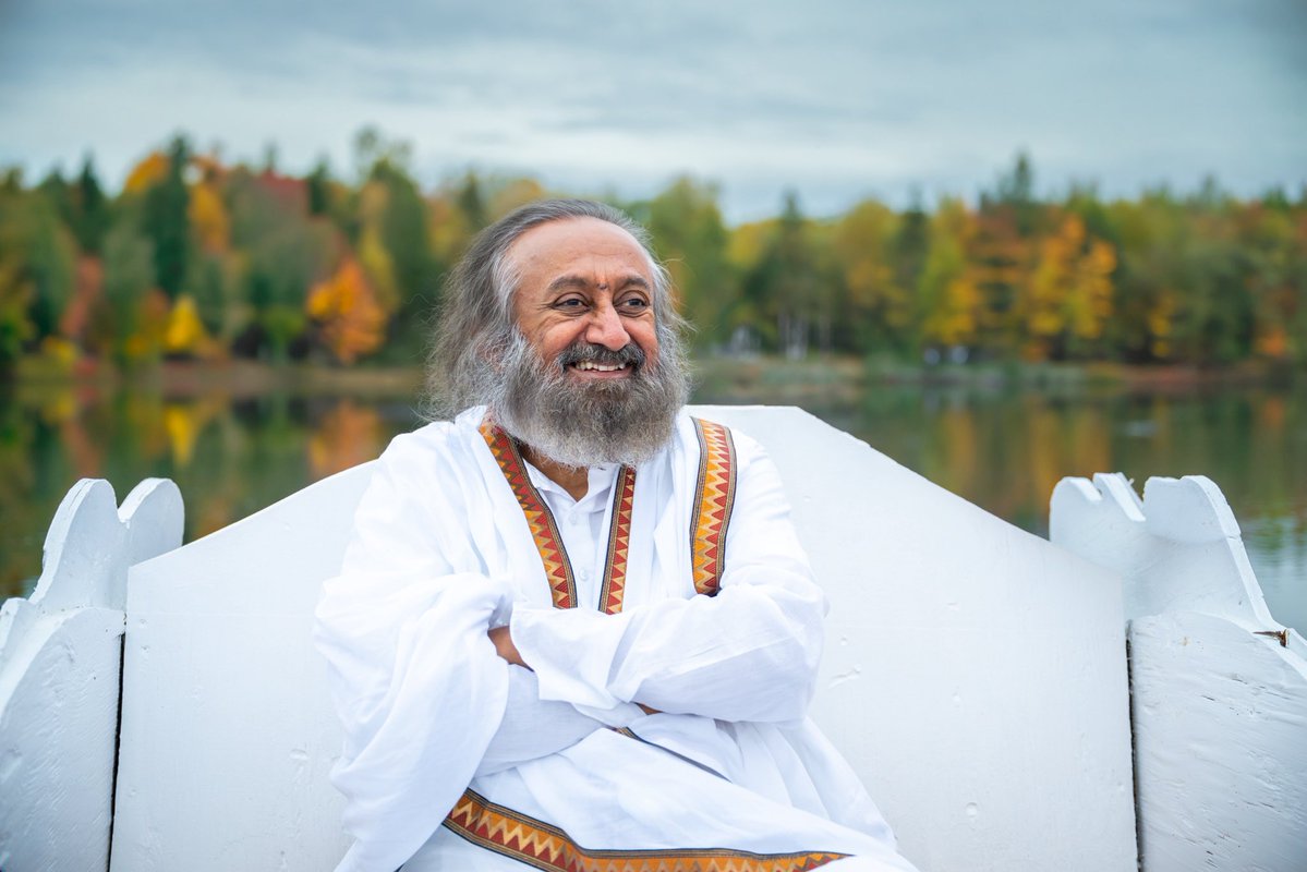 Gurudev's tweet photo. Wisdom series at the colorful Canadian ashram. https://t.co/fPAobftpSv
