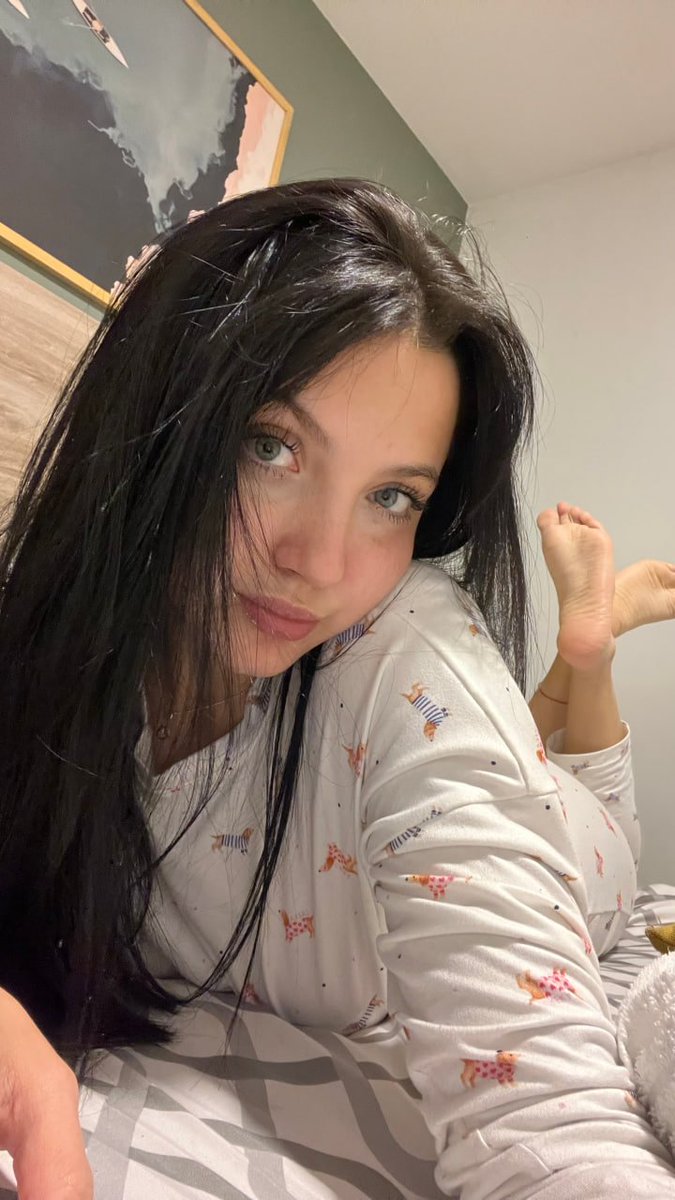 Mcaveryprrty's tweet photo. this look is doing way more than keeping me warm https://t.co/JiEs8XMsd4