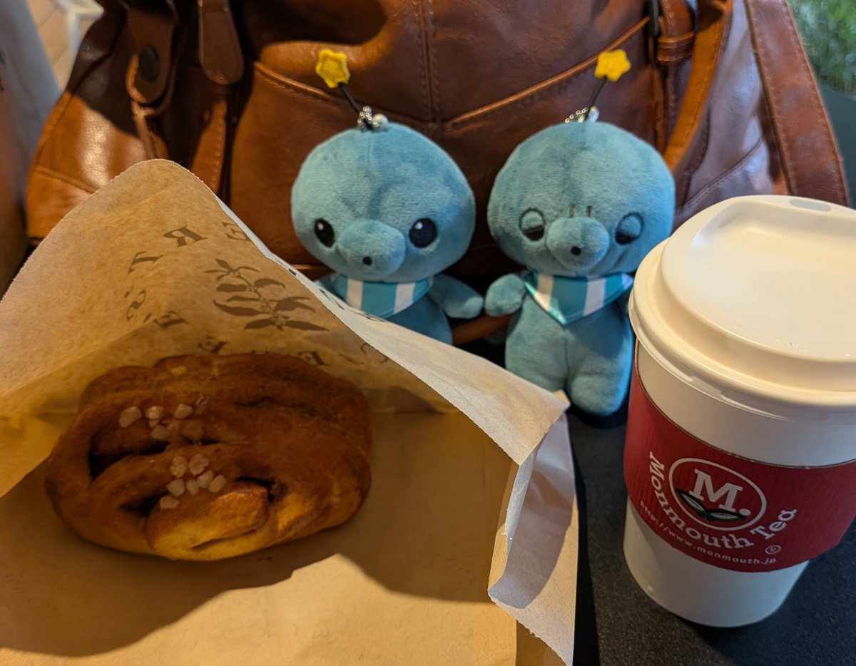 greengrapetea's tweet photo. ずっと行きたかったMonmouth TeaとRobert's Coffeeに行って来ました！ミルクティーとシナモンロールめちゃ美味しかった・・・また行こう(⁠ ⁠◜⁠‿⁠◝⁠ ⁠)⁠ https://t.co/EniMqcmX6o