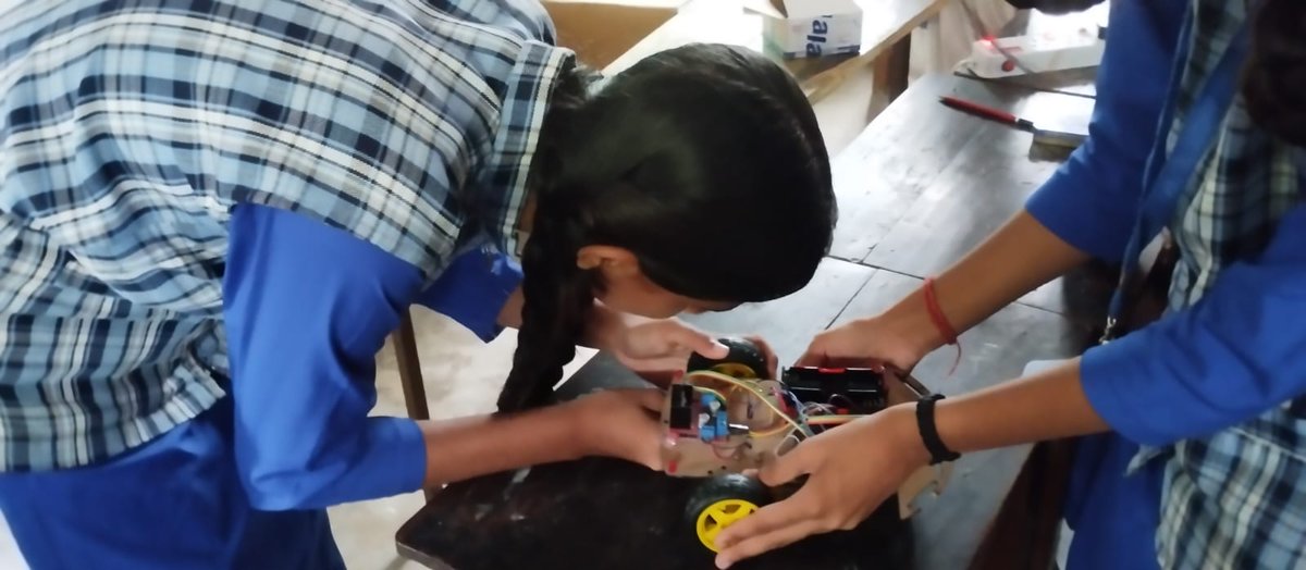 AcicMiet's tweet photo. Workshop/Seminar 28/09/2026 : One day workshop done on Robotics to the students of Kanohar Lal Krishna sahai Girls inter college MEERUT (U.P.)
#acicmiet #atlinnovation #MIET
@AIMtoInnovate @NITIAayog https://t.co/vsO3Ud3aJA