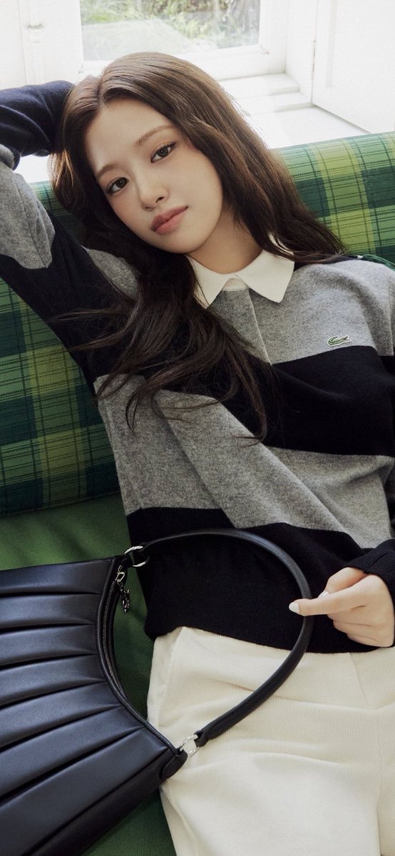 anyujinss2's tweet photo. I’m so curious for what kind of fits that yujin will have for lacoste pfw and also her airport fashion looks 🧎‍♀️

#ANYUJIN #LACOSTE
#LacosteSS27 #PFW 
@Lacoste https://t.co/8blJOoCGMq