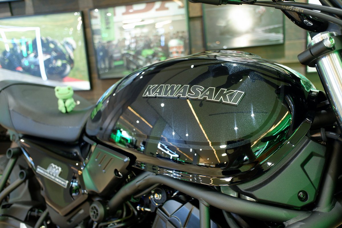 p_chigasaki's tweet photo. 皆様、こんにちは。
カワサキプラザ茅ヶ崎です。
2027年モデル「Z650RS Black Ball Edition」ご案内可能です。
Z900RSで人気のカラーリングが、Z650RSで発売されました。
実際に跨っていただくことも出来ますので、ご興味のある方はぜひご来店ください。
#カワサキプラザ茅ヶ崎 #z650rs #乗るカワサキ https://t.co/O2qW3rThJ7