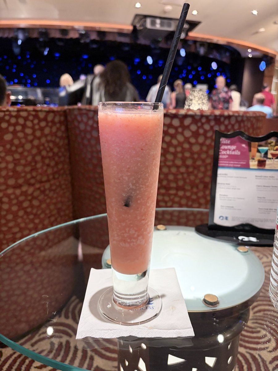 tanstaafl44's tweet photo. 今日のラウンジはスシがありました。
今航路のシーフードバー、ケニア出身スタッフがなかなかお寿司作るの上手いんだよ! と毎晩カウンター通ってる船友さんに聞いたので、今晩は行ってみようかと思っていたのだけどラウンジでスシ欲が満たされてしまったー!
#RoyalPrincess
#R1640 https://t.co/n9fcH1SWNZ