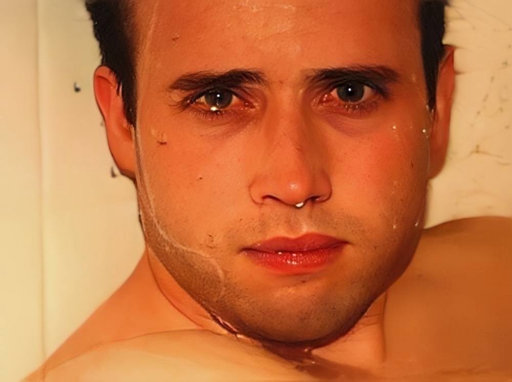 WolfprwX's tweet photo. This was one of the last known photographs of Travis Alexander.

It was taken in the shower at his Arizona home in June 2008—just hours before his life would come to a violent end.

Alexander was later found dead inside the house, and the investigation quickly focused on his former girlfriend, Jodi Arias.

What followed became one of the most closely followed mu*der trials in the United States. Arias initially denied involvement, then gave investigators multiple accounts before eventually admitting she had k*lled Alexander, claiming self-defense.

Prosecutors presented evidence that Alexander had suffered numerous injuries before his death. In 2013, Arias was convicted of first-degree mu*der and later sentenced to life in prison without the possibility of parole.

A simple photograph taken during an ordinary moment would become a haunting reminder of how little Alexander knew about what was coming next.