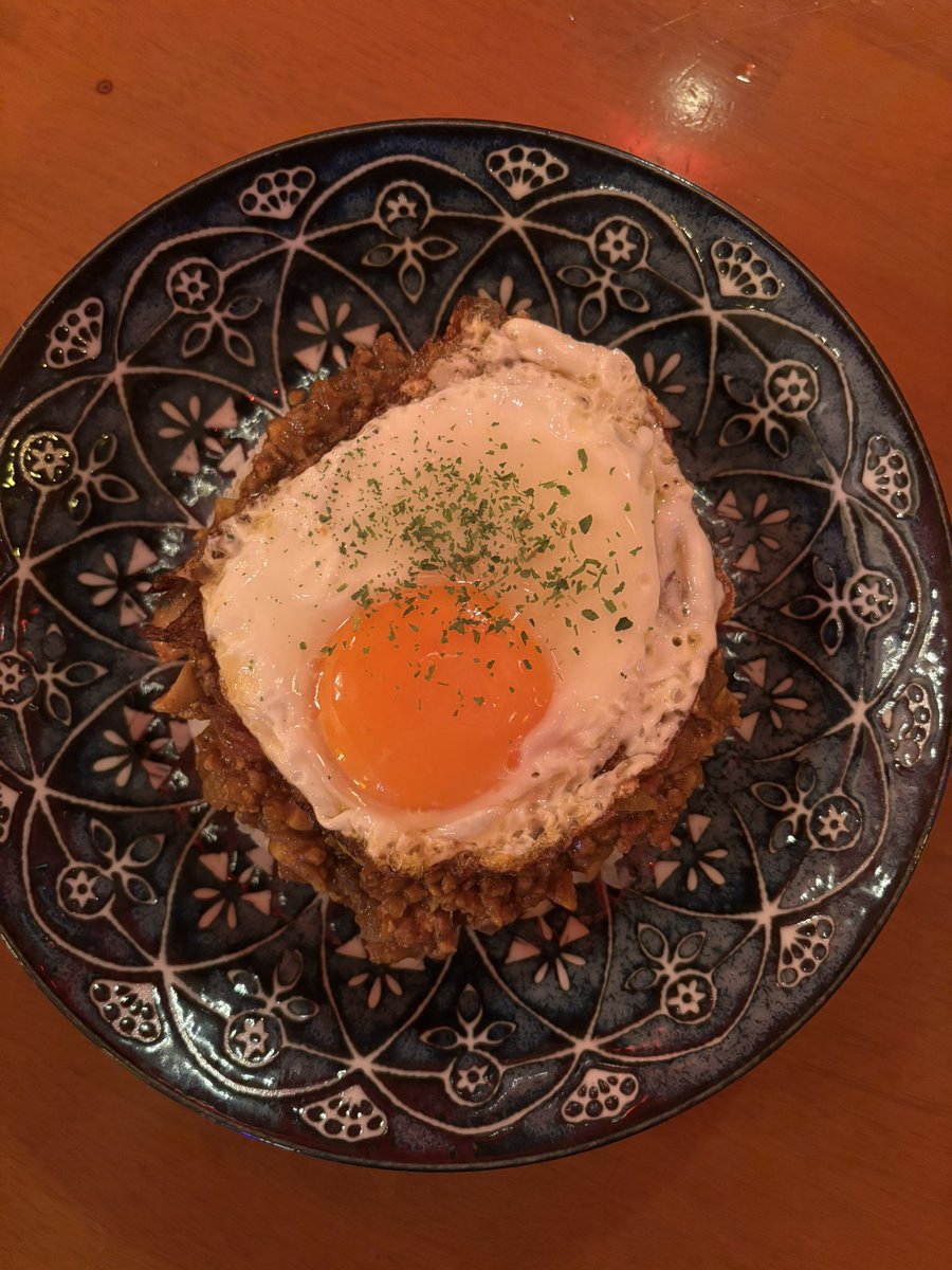 daiokumura's tweet photo. アコースティックライブとカレー
カレーとアコースティックライブ

どちらも今夜CCOです https://t.co/6NJLPKK3e5