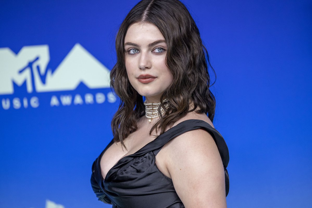 ellabrightbra's tweet photo. Adicionamos à nossa galeria +240 fotos de Ella Bright no #VMAs, realizado no último domingo (27), em Los Angeles. 💙

— Confira: https://t.co/wsEqwXCe1V https://t.co/vd1keZxM7x