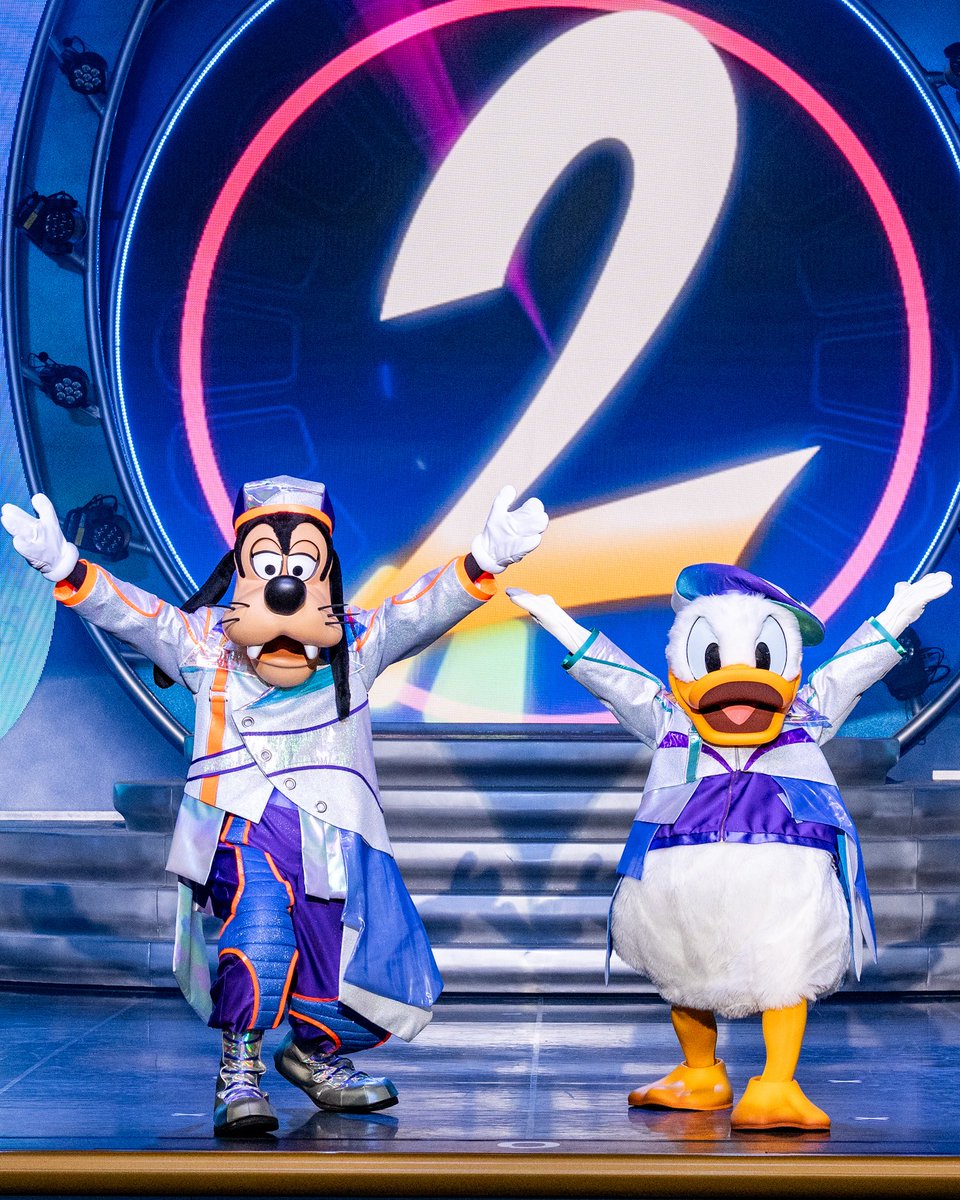 MezzoMikiD's tweet photo. 東京ディズニーランド
「ショーベース」の新ショー
「The D-Groovationz4 Live: Happy! Funky! Groovy! Tour」
新コスチュームのドナルド&amp;グーフィー☆ https://t.co/fpOZ7iLvWz