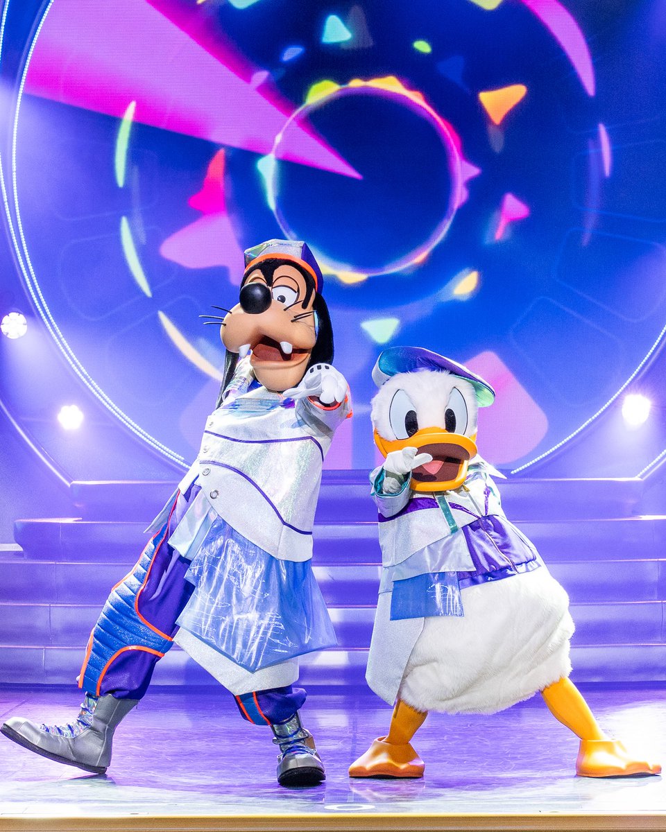MezzoMikiD's tweet photo. 東京ディズニーランド
「ショーベース」の新ショー
「The D-Groovationz4 Live: Happy! Funky! Groovy! Tour」
新コスチュームのドナルド&amp;グーフィー☆ https://t.co/fpOZ7iLvWz