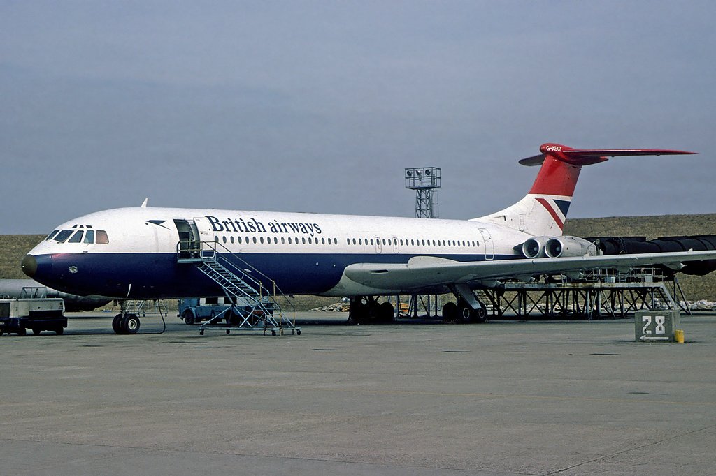 UKBorderWatch's tweet photo. In 1974, BOAC and BEA became British Airways, and the VC10’s navy and gold gave way to red, white and blue.

Which livery would you choose: BOAC or British Airways? https://t.co/tCu8Ustd1a