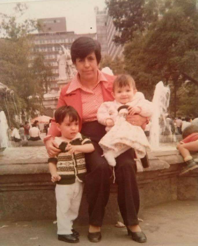 JuanAstrolab's tweet photo. Instantes en los que sí fuimos felices. 🌟
Gracias mami Juanita chula 🌟💖
Juanita Macías 💖 🌟
#AstroActitud ✨ 📸 🌟
#Juanita #TeAmoJuanita #JuanitaEsAmor #EstrañoAMiJuanita #Astrolove #LaChapiada #LaChulaJuanita #JuanitaMacías #LaBellaJuanita #JuanitaLaReina #AstroDuelo✨ https://t.co/44Quz2UIzV