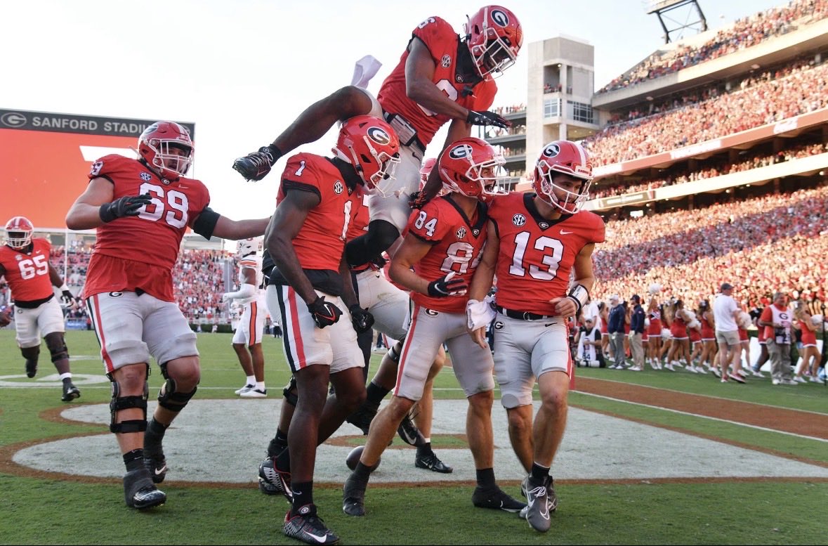 ajhunteringress's tweet photo. 🚨 LET’S TALK RECRUITING 🚨

C/O 2027, 2028, 2029 &amp; 2030!

Want to get your film in front of Georgia Football? 🏈🔴⚫️

COMMENT “FILM” • RETWEET DM US

We’re looking for playmakers to evaluate. Coaches &amp; Parents reach out!

#GoDawgs #GeorgiaFootball #UGA #CFB #FootballRecruiting https://t.co/xQyqEp1fEn