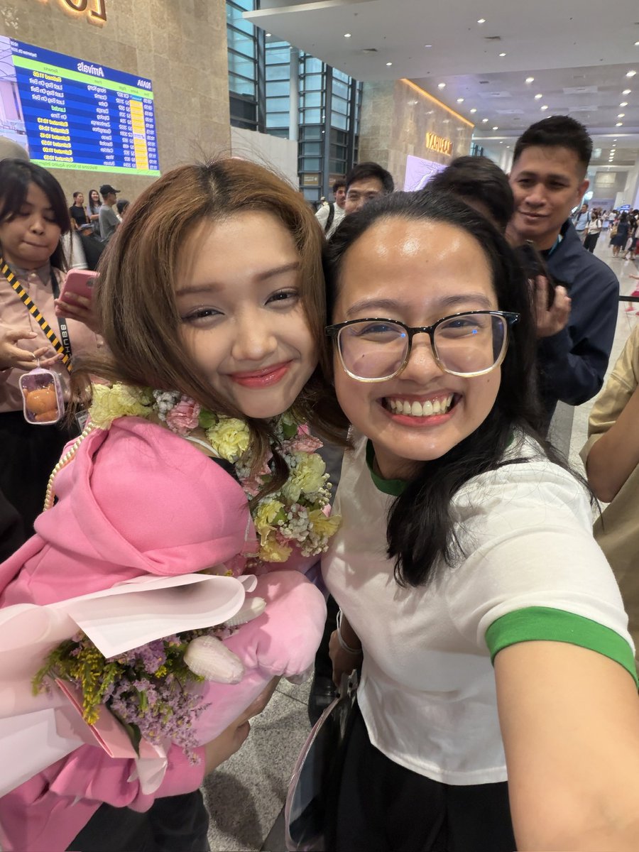 jasminebondoc30's tweet photo. Supporting this girl, forever! Love you, Gehl! 💗

WELCOME HOME GEHLEE
#PeoplesPrincessGehlee
#GehleeArrivesPH
#GEHLEE #GEHLEEDANGCA https://t.co/wbz4TRbFW4