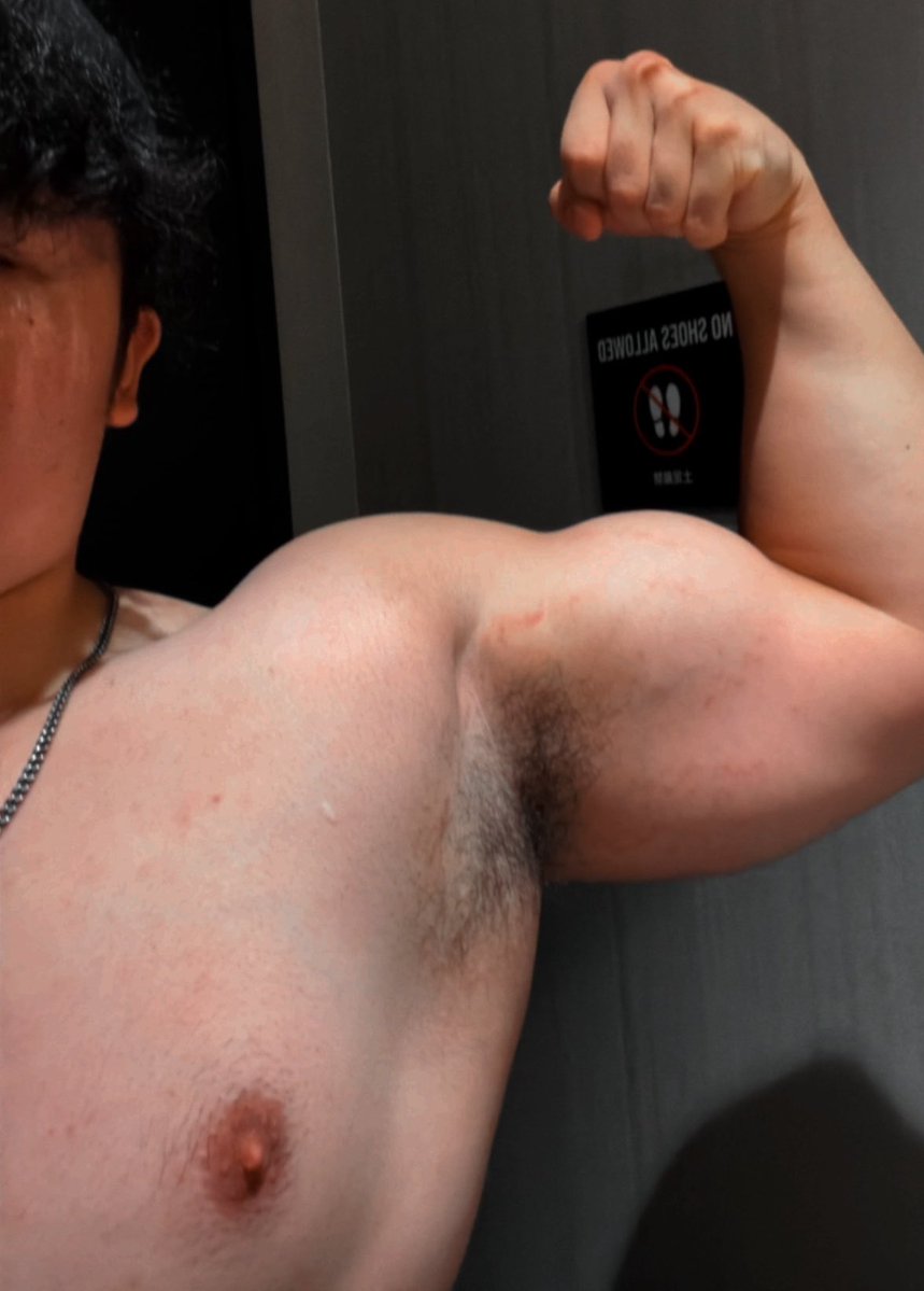 ngo__ngo03's tweet photo. biceptember?⃞ https://t.co/buHq4n216a