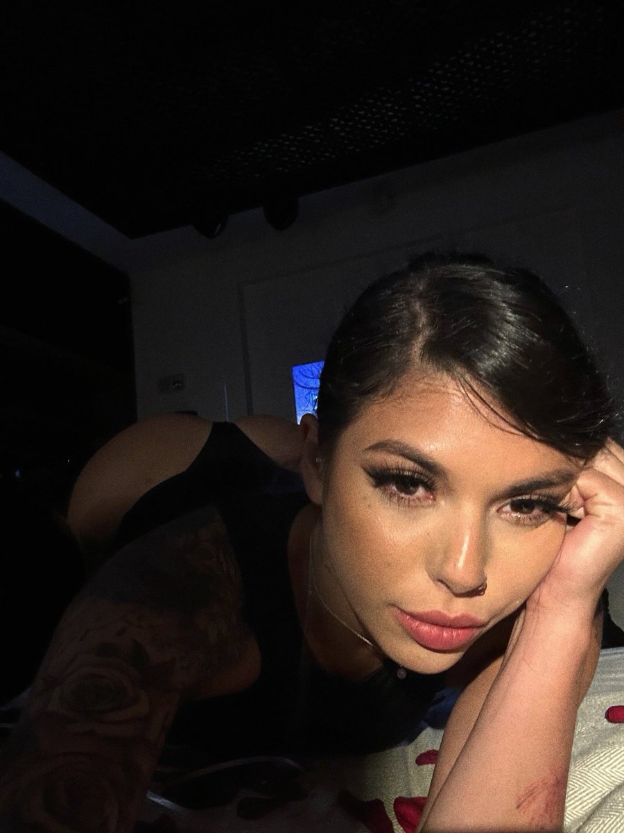 GinaAustin77's tweet photo. Can’t sleep 😴 😒 https://t.co/JgrppWIQZK