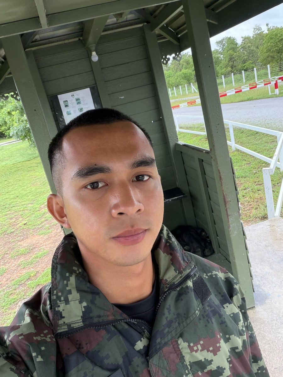 PHONLAPHATRSMN's tweet photo. อยากมีแฟนหัวเกรียน 🫡💖
#โสด #หัวเกรียน #ทหารบก https://t.co/TUKUUhn4oa
