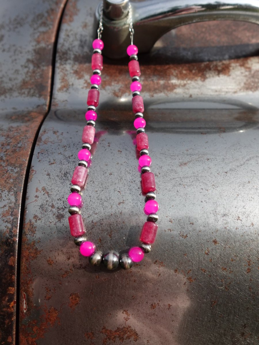 Christoperqwrf's tweet photo. Pink Mesa
Length: 16”
Bead Size: 6, 8, 10 mm
Material: Sterling Silver/Glass Beads
Price: $95
Handcrafted with care https://t.co/y1ppIGNanv