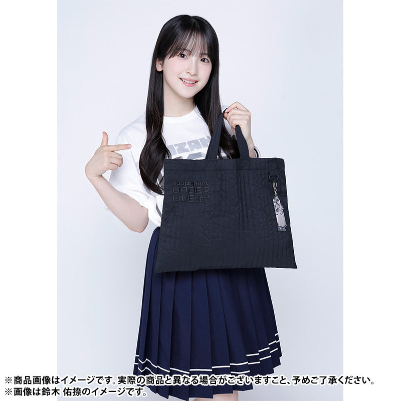nogizaka_goods's tweet photo. 🎼#42ndSGアンダーライブ DAY1🎶✨
https://t.co/9axYeMozWP

#鈴木佑捺 の着用画像を公開😍🙌

会場販売中の
キルティングバッグに
個別バッグチャームなど、お気に入りのキーホルダーと
合わせて付けるのもおすすめです👀✨

#乃木坂46 https://t.co/A9R46YZCYu