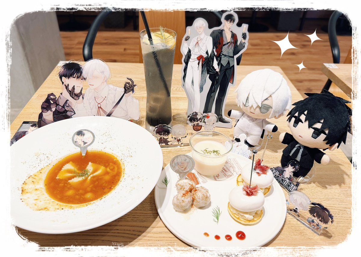 krsk_info's tweet photo. .˚⊹⁺‧┈┈┈┈┈┈┈┈┈┈┈┈‧⁺ ⊹˚. 　　　　
　コラボカフェ&POP UP SHOP
　　　　　🥀残り6日🥀
.˚⊹⁺‧┈┈┈┈┈┈┈┈┈┈┈┈‧⁺ ⊹˚.
2日目に行った時の写真✨ミネストローネ大好きなのでメニューにあってとても嬉しかったのでした。ファルファッレ（リボン型パスタ）が愛い…加白のコラボカフェ衣装にもリボン2つついてるのでおそろ仕様なのもたまらんですね🎀
カフェメニュー、可愛く美しく美味しく、されど椿加らしく物騒要素もあり…加白や椿木やカプや作品の概念盛り込みまくりで本当に最高…！！！メニューの組み合わせ考えるのも楽しいのがいいですよね☺️
残り6日となりましたが引き続きめいっぱい楽しんで頂けますように🖤🤍♥️