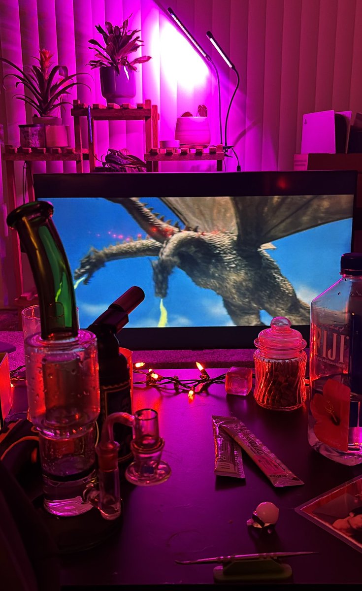 pimpykong's tweet photo. Godzilla movie night :p https://t.co/M1UXeZzxPE