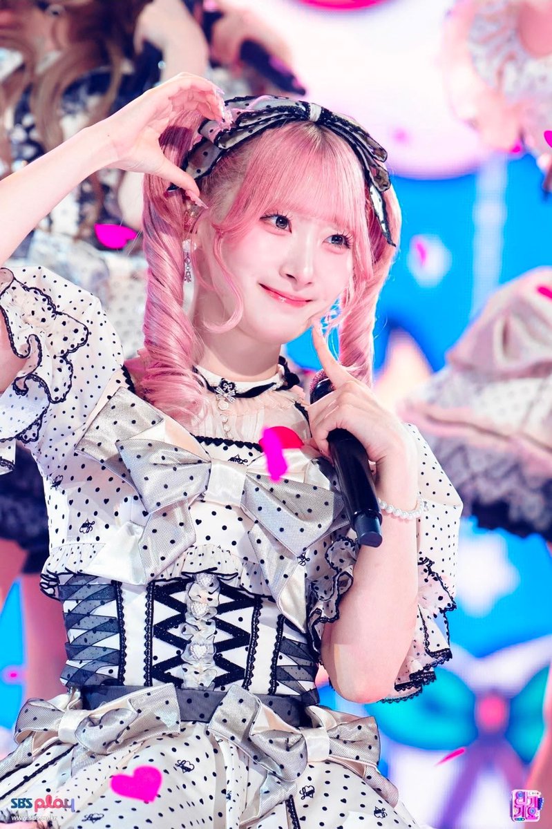 Akarishinshin's tweet photo. 韓国でビジュが大爆発してるきあらﾁｬﾝ

#齋藤樹愛羅 https://t.co/9MdA9yEFUo