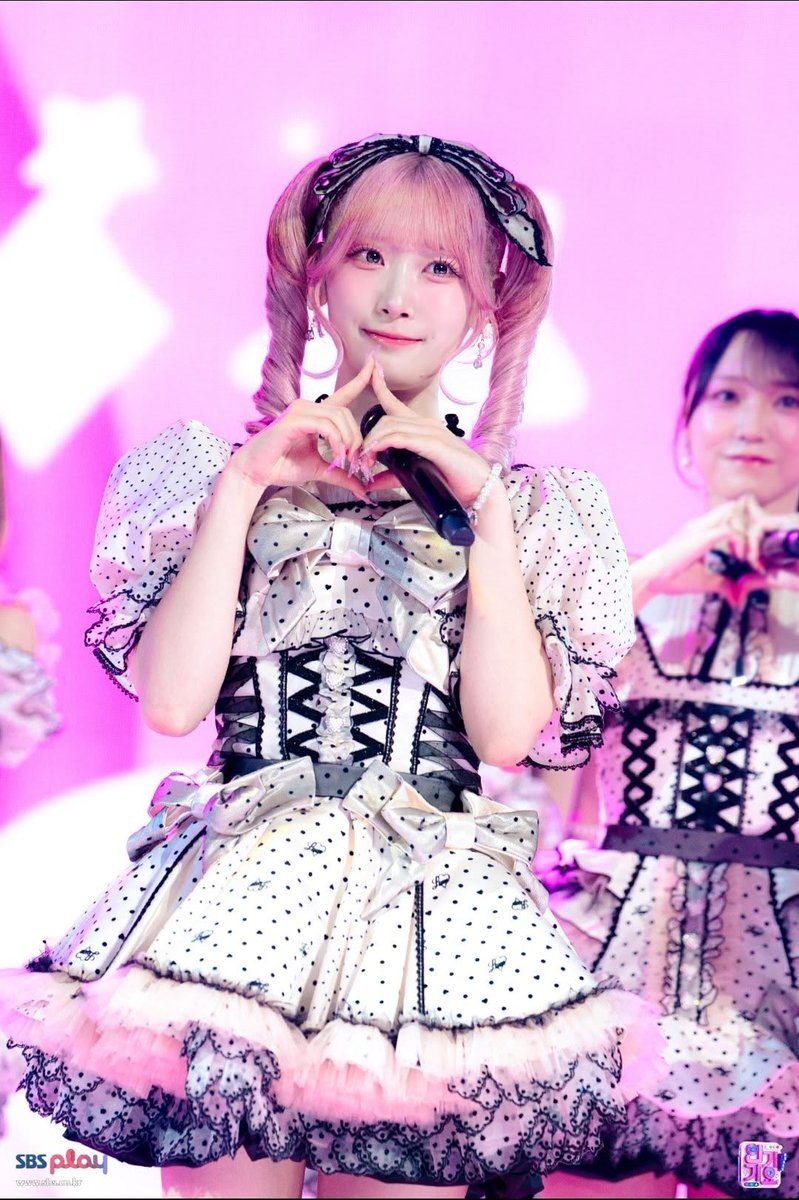 Akarishinshin's tweet photo. 韓国でビジュが大爆発してるきあらﾁｬﾝ

#齋藤樹愛羅 https://t.co/9MdA9yEFUo