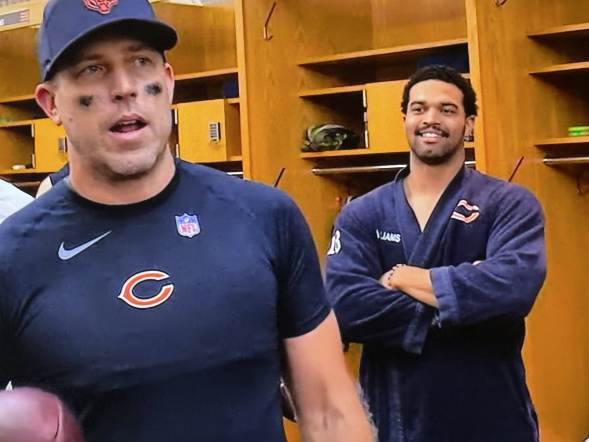 ChadFisher's tweet photo. Of course Caleb Williams is wearing a robe even though he didn’t play. https://t.co/2dNYaXMj4R