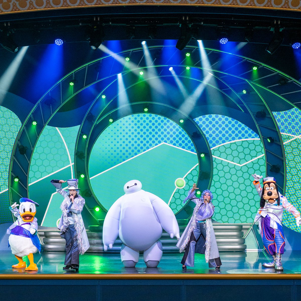 MezzoMikiD's tweet photo. 東京ディズニーランド
「ショーベース」の新ショー
「The D-Groovationz4 Live: Happy! Funky! Groovy! Tour」
ステージショーにベイマックスが初登場☆ https://t.co/GUqssGVNc8