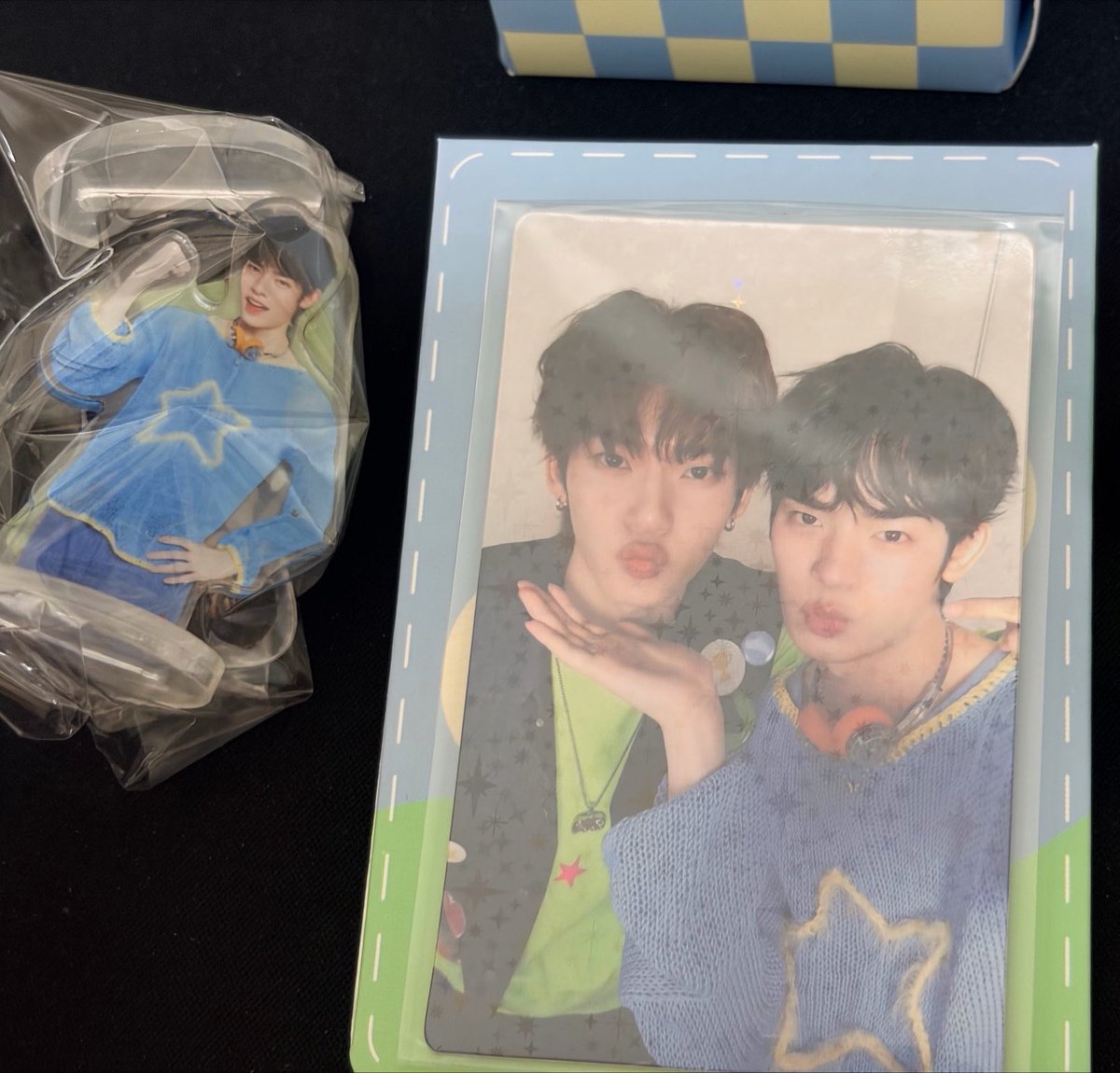 JUSTJKX's tweet photo. ꒰ ⸝⸝   wts  / พร้อมส่ง  ♡̶ ꒱
✧  การ์ด Benutra x TeeTeePor ตี๋ตี๋ ป๋อ 

✦  การ์ด 2 ใบ + อะคริลิก ตี๋ตี๋ ป๋อ
-   450 ฿ 

📦 ค่าส่ง 40 ฿ ❕
♡ DM เพิ่มเติมได้ค่ะ (っ'-')╮=͟͟͞͞ ✉️
#BenutraxTeeTeePor #ตลาดนัดteeteepor #ตลาดนัดตี๋ตี๋ป๋อ #ตลาดนัดดูมันดิ #ตลาดนัดDMD https://t.co/dlgo0Tz1ma