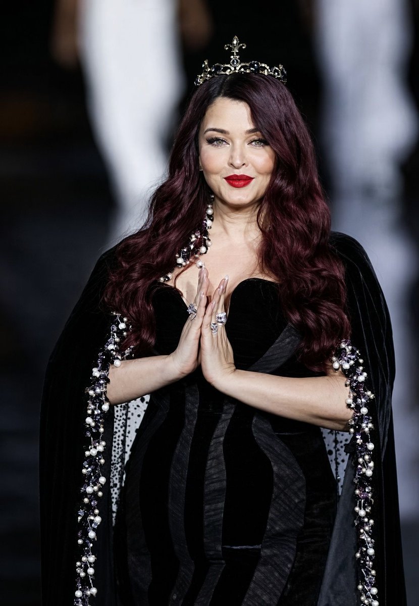 AB_THE_BOSS's tweet photo. Aishwarya Rai at Paris Fashion Week for L'Oréal’s “Express Your Worth” show. 52 and the aura is still unmatched. https://t.co/TgQc5l0gaB
