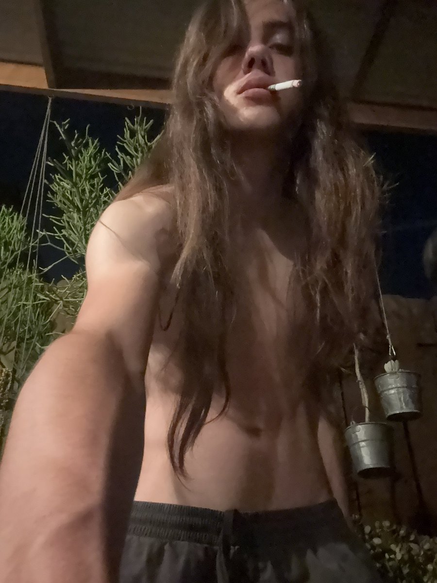 ch3m1cal_tree_2's tweet photo. smoking a fag https://t.co/sxHeHaj3i8