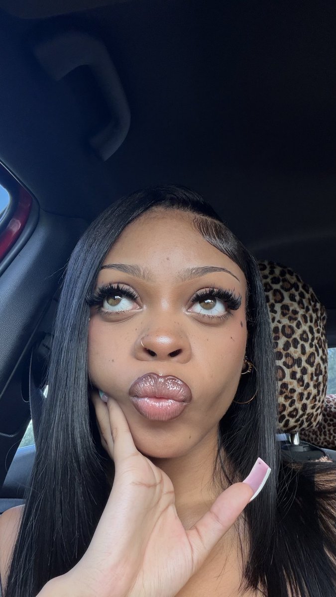 whosmonet's tweet photo. https://t.co/KlBfiU3sKF