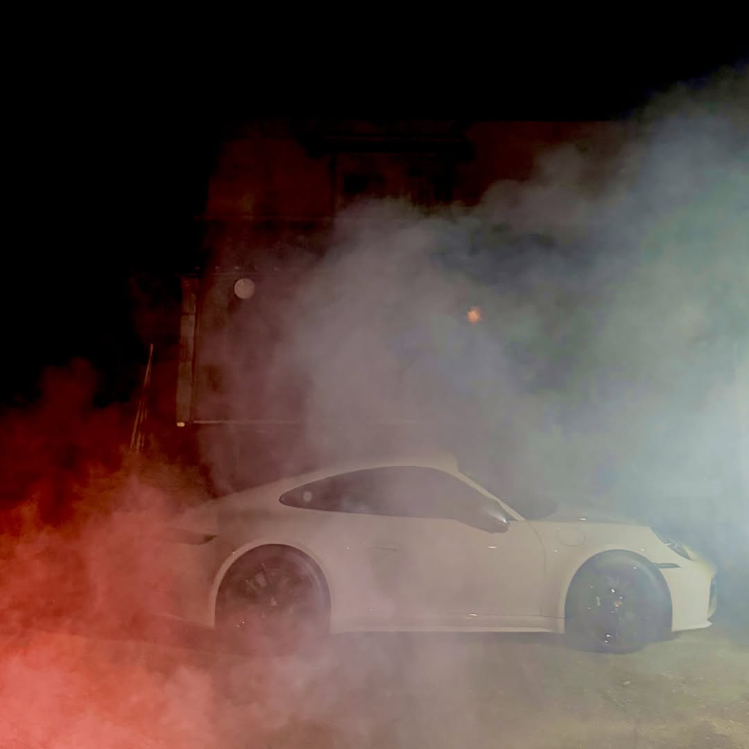 Mo_47939's tweet photo. 奥様実家の蔵とコラボ
帰りは豪雨で大変だった😆

#porsche911 #カレラT #carreraT #ポルシェ911 #ポルシェモーメント https://t.co/FsPtwzPkZl